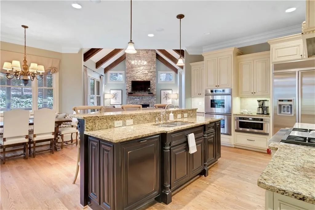 6751 Castleton Drive, Sandy Springs, Georgia 30328, 6 Bedrooms Bedrooms, ,5 BathroomsBathrooms,Residential,Sold,6751 Castleton Drive,6504008