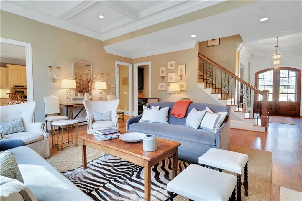 6751 Castleton Drive, Sandy Springs, Georgia 30328, 6 Bedrooms Bedrooms, ,5 BathroomsBathrooms,Residential,Sold,6751 Castleton Drive,6504008