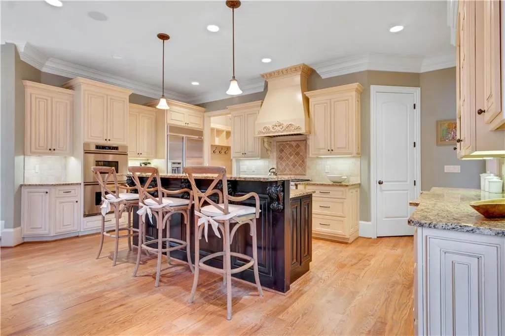 6751 Castleton Drive, Sandy Springs, Georgia 30328, 6 Bedrooms Bedrooms, ,5 BathroomsBathrooms,Residential,Sold,6751 Castleton Drive,6504008