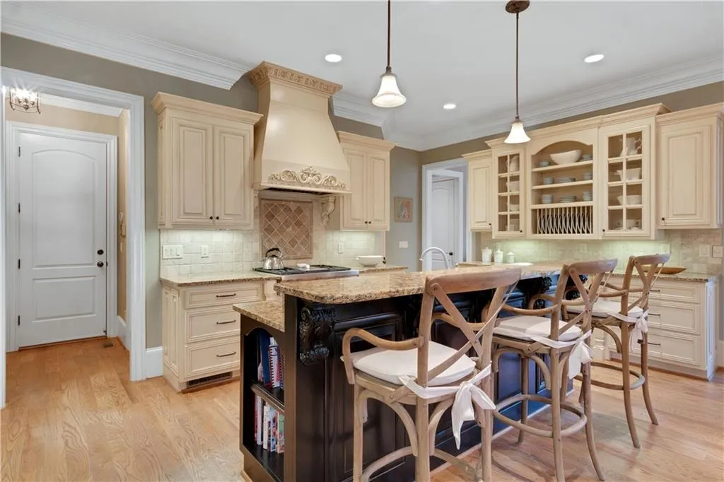 6751 Castleton Drive, Sandy Springs, Georgia 30328, 6 Bedrooms Bedrooms, ,5 BathroomsBathrooms,Residential,Sold,6751 Castleton Drive,6504008