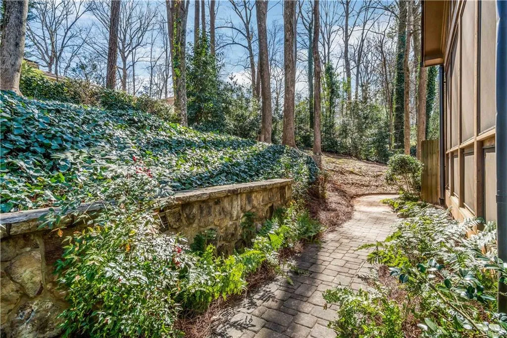 6751 Castleton Drive, Sandy Springs, Georgia 30328, 6 Bedrooms Bedrooms, ,5 BathroomsBathrooms,Residential,Sold,6751 Castleton Drive,6504008
