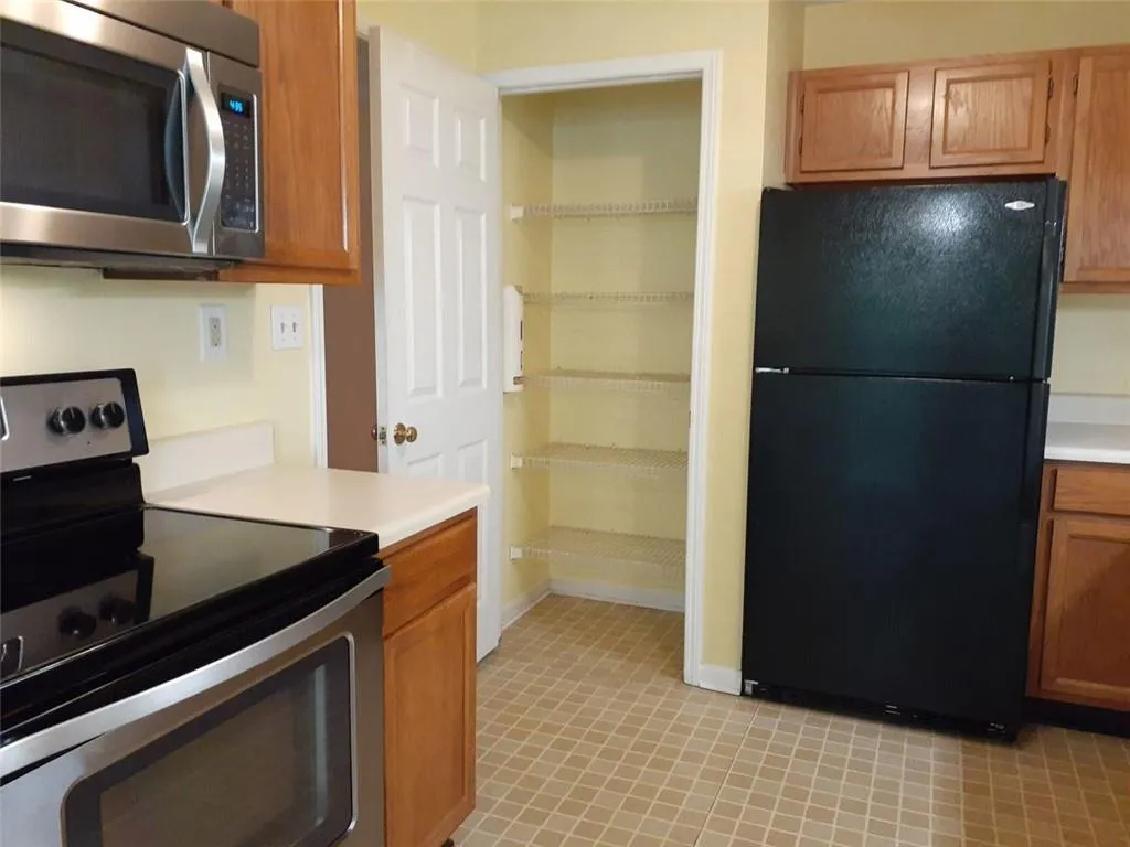 504 Garden Court Unit 504, Sandy Springs, Georgia 30328, 3 Bedrooms Bedrooms, ,2 BathroomsBathrooms,Residential,Sold,504 Garden Court Unit 504,6882389