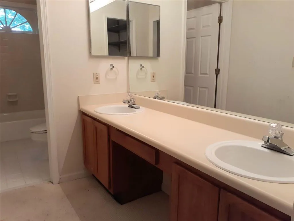 504 Garden Court Unit 504, Sandy Springs, Georgia 30328, 3 Bedrooms Bedrooms, ,2 BathroomsBathrooms,Residential,Sold,504 Garden Court Unit 504,6882389