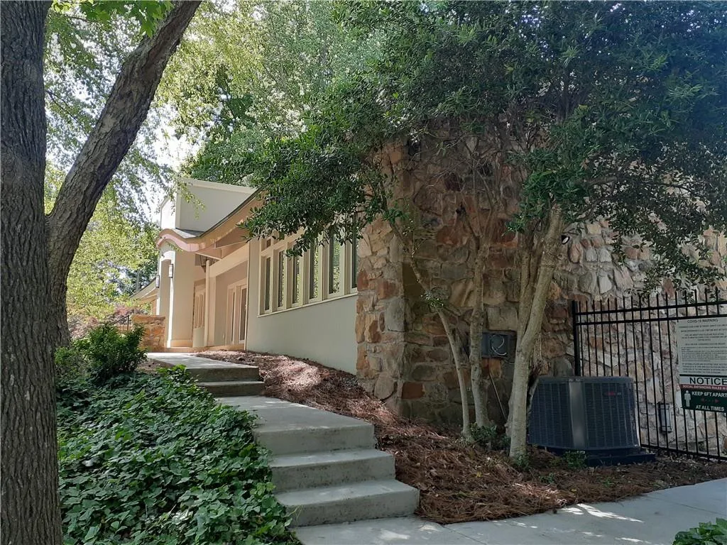 504 Garden Court Unit 504, Sandy Springs, Georgia 30328, 3 Bedrooms Bedrooms, ,2 BathroomsBathrooms,Residential,Sold,504 Garden Court Unit 504,6882389