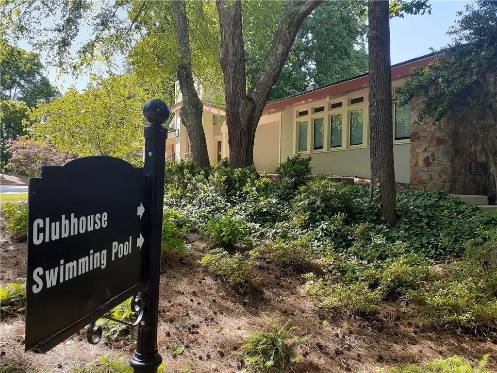 504 Garden Court Unit 504, Sandy Springs, Georgia 30328, 3 Bedrooms Bedrooms, ,2 BathroomsBathrooms,Residential,Sold,504 Garden Court Unit 504,6882389