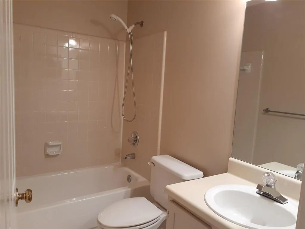 504 Garden Court Unit 504, Sandy Springs, Georgia 30328, 3 Bedrooms Bedrooms, ,2 BathroomsBathrooms,Residential,Sold,504 Garden Court Unit 504,6882389