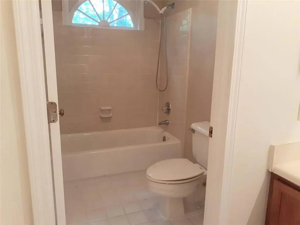 504 Garden Court Unit 504, Sandy Springs, Georgia 30328, 3 Bedrooms Bedrooms, ,2 BathroomsBathrooms,Residential,Sold,504 Garden Court Unit 504,6882389