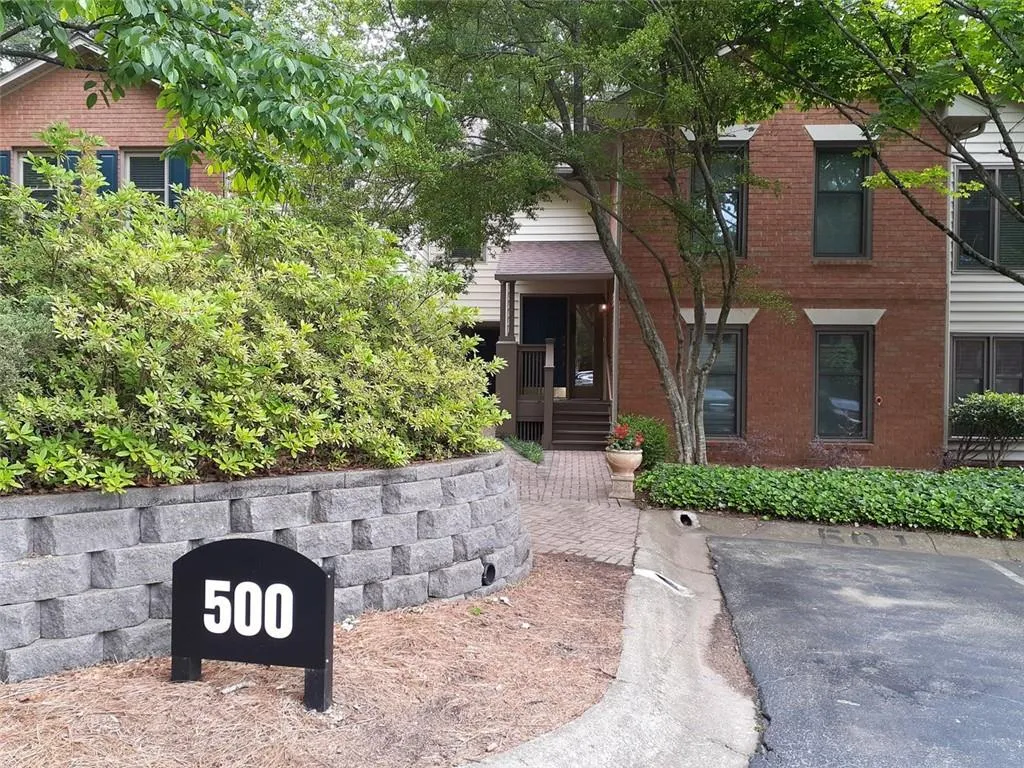 504 Garden Court Unit 504, Sandy Springs, Georgia 30328, 3 Bedrooms Bedrooms, ,2 BathroomsBathrooms,Residential,Sold,504 Garden Court Unit 504,6882389