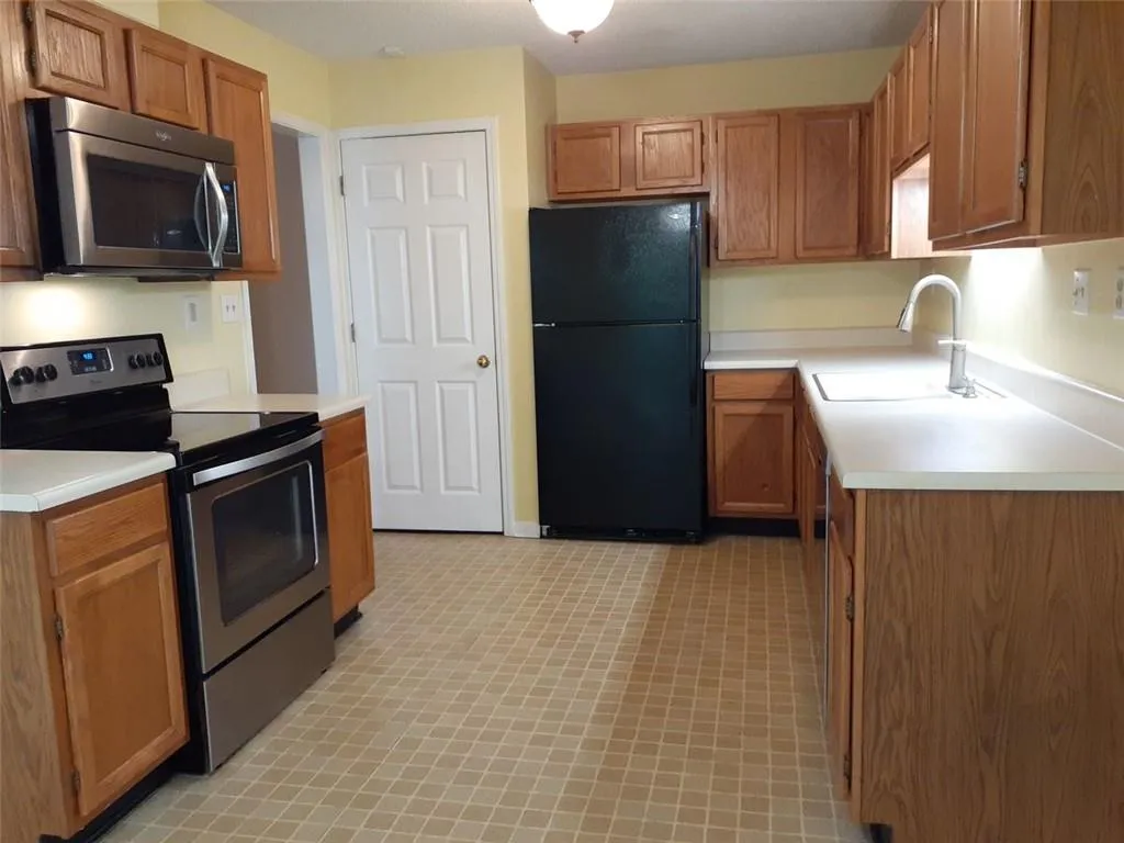 504 Garden Court Unit 504, Sandy Springs, Georgia 30328, 3 Bedrooms Bedrooms, ,2 BathroomsBathrooms,Residential,Sold,504 Garden Court Unit 504,6882389