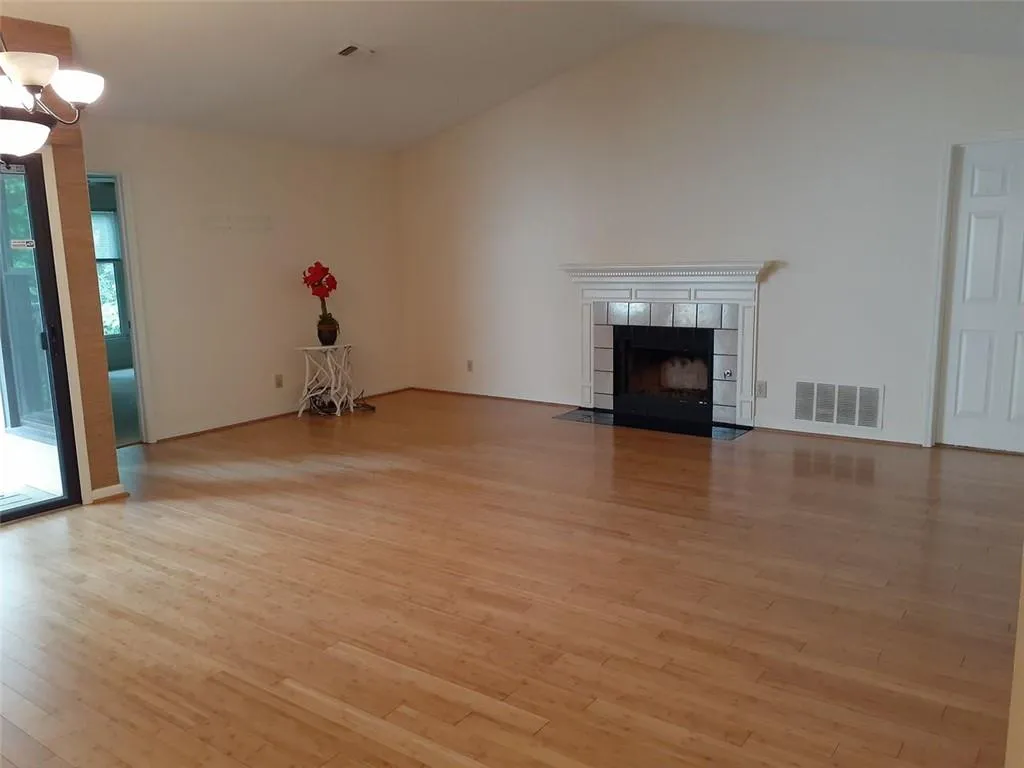 504 Garden Court Unit 504, Sandy Springs, Georgia 30328, 3 Bedrooms Bedrooms, ,2 BathroomsBathrooms,Residential,Sold,504 Garden Court Unit 504,6882389