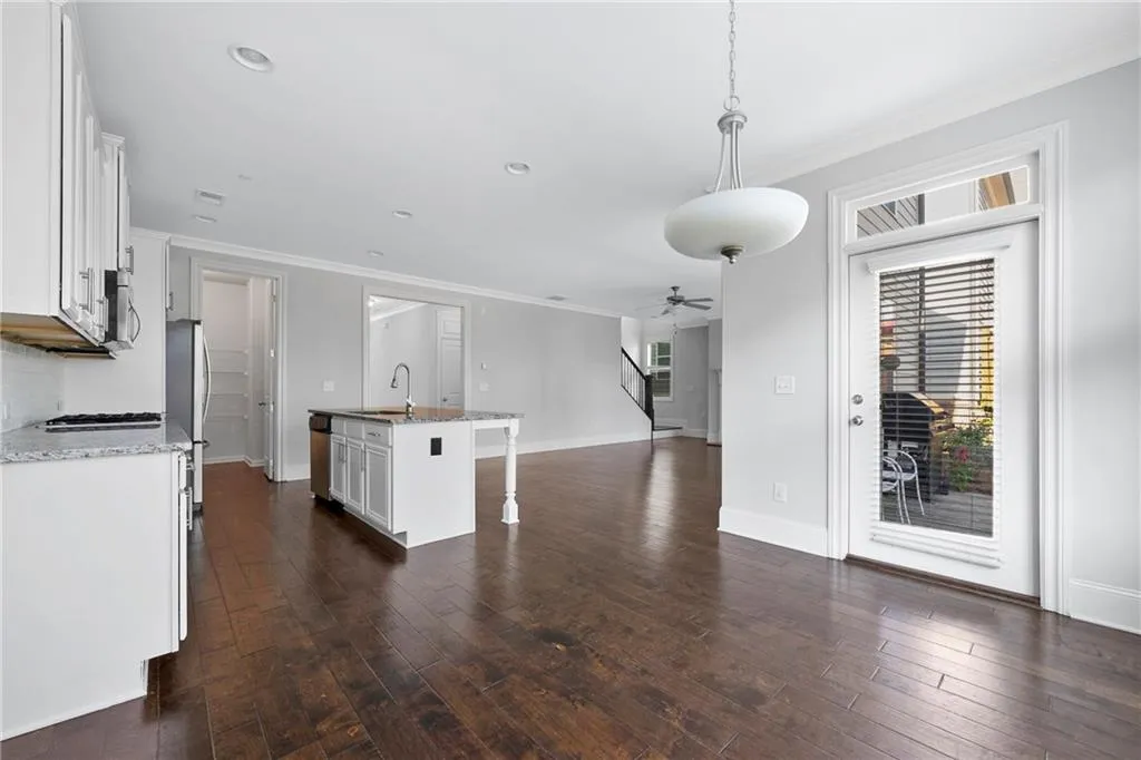 7585 Stoneridge Drive, Sandy Springs, Georgia 30328, 4 Bedrooms Bedrooms, ,2 BathroomsBathrooms,Residential,Sold,7585 Stoneridge Drive,6621763