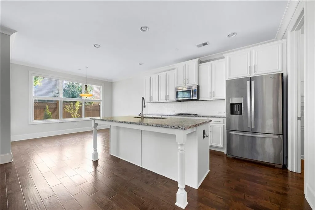 7585 Stoneridge Drive, Sandy Springs, Georgia 30328, 4 Bedrooms Bedrooms, ,2 BathroomsBathrooms,Residential,Sold,7585 Stoneridge Drive,6621763