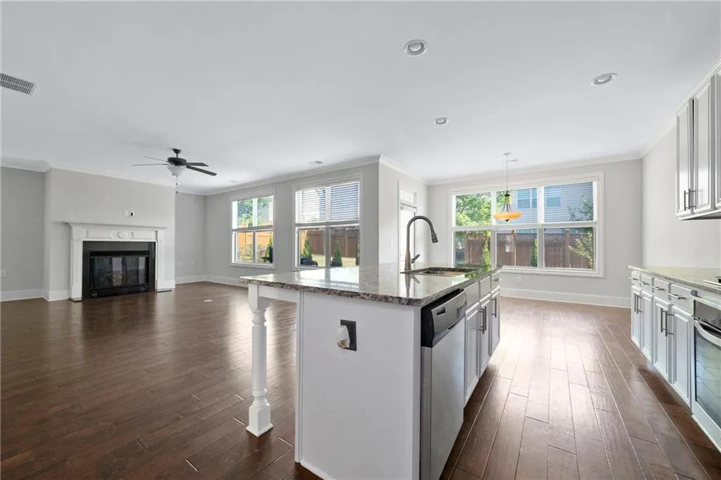 7585 Stoneridge Drive, Sandy Springs, Georgia 30328, 4 Bedrooms Bedrooms, ,2 BathroomsBathrooms,Residential,Sold,7585 Stoneridge Drive,6621763