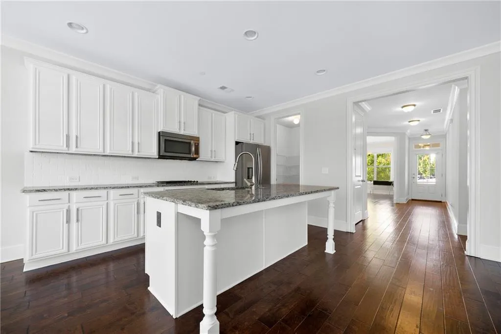 7585 Stoneridge Drive, Sandy Springs, Georgia 30328, 4 Bedrooms Bedrooms, ,2 BathroomsBathrooms,Residential,Sold,7585 Stoneridge Drive,6621763