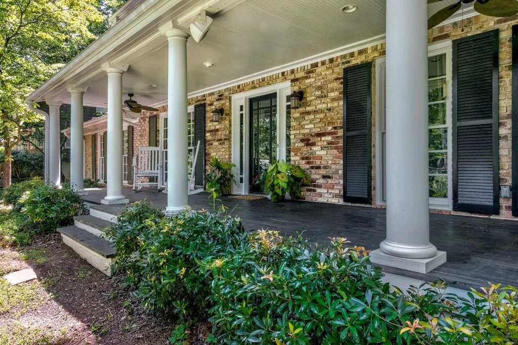 365 Glencourtney Drive, Atlanta, Georgia 30328, 4 Bedrooms Bedrooms, ,3 BathroomsBathrooms,Residential,Sold,365 Glencourtney Drive,6035058