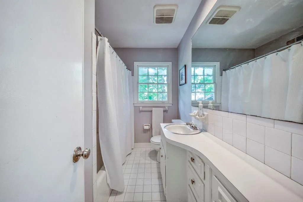 365 Glencourtney Drive, Atlanta, Georgia 30328, 4 Bedrooms Bedrooms, ,3 BathroomsBathrooms,Residential,Sold,365 Glencourtney Drive,6035058