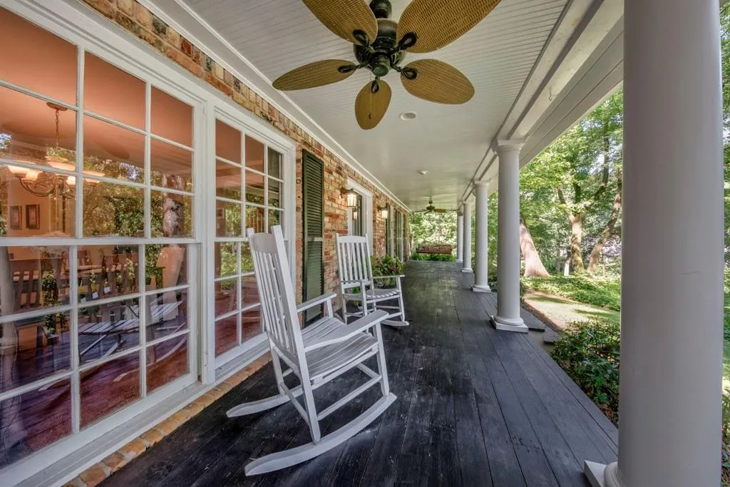 365 Glencourtney Drive, Atlanta, Georgia 30328, 4 Bedrooms Bedrooms, ,3 BathroomsBathrooms,Residential,Sold,365 Glencourtney Drive,6035058