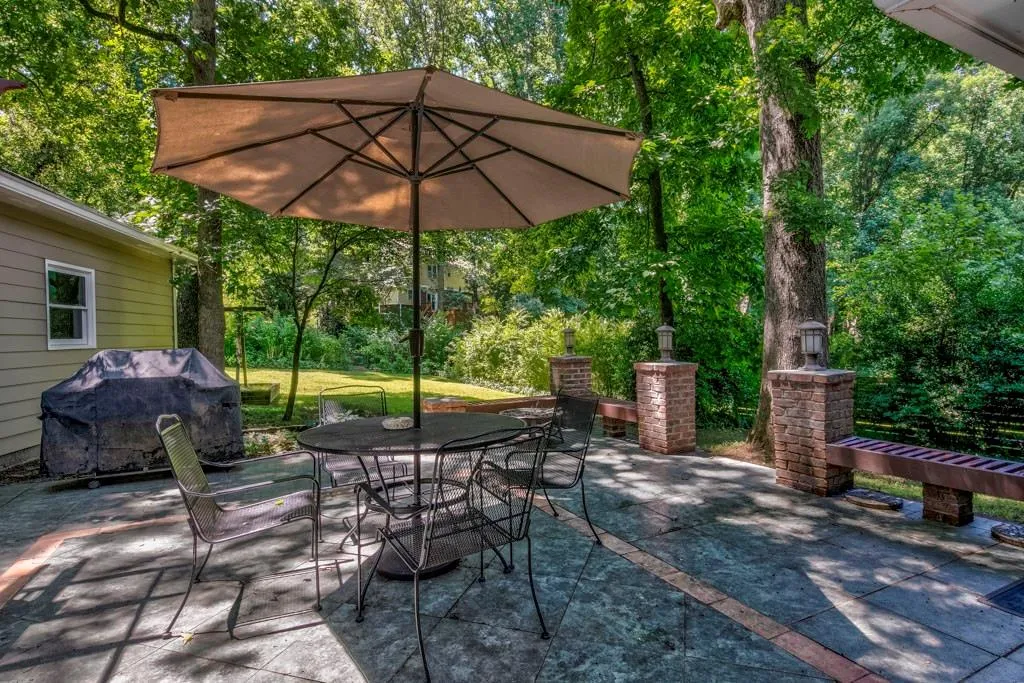 365 Glencourtney Drive, Atlanta, Georgia 30328, 4 Bedrooms Bedrooms, ,3 BathroomsBathrooms,Residential,Sold,365 Glencourtney Drive,6035058
