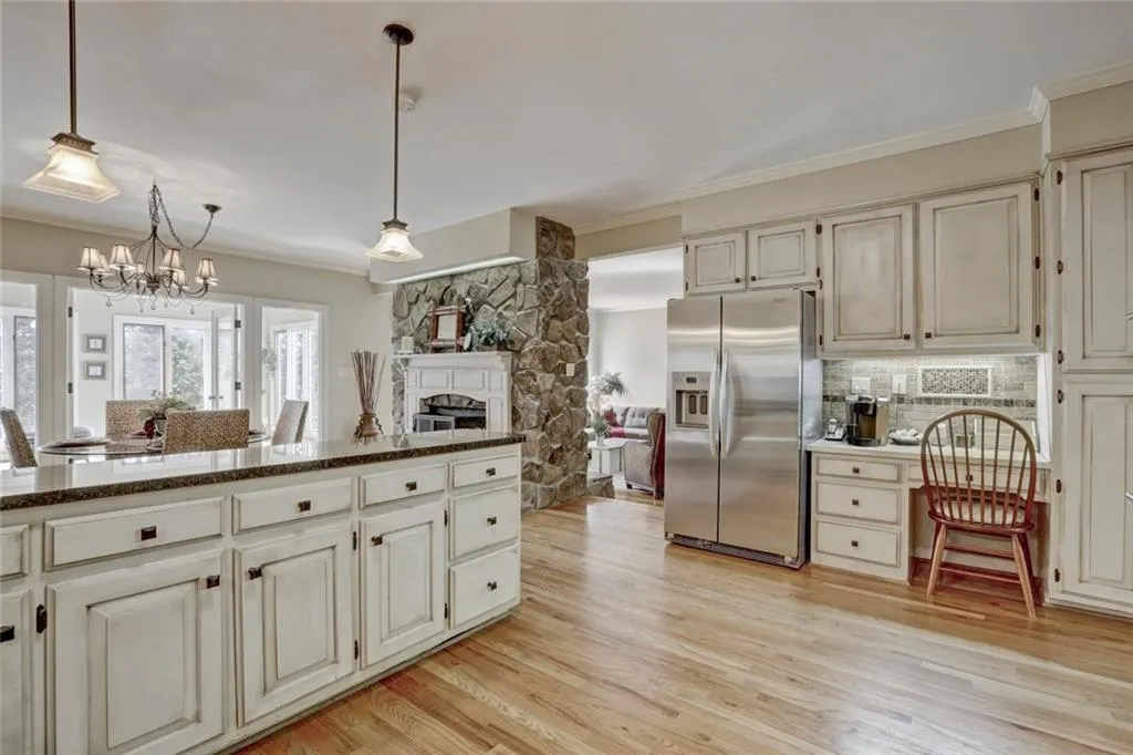 6 Heards Overlook Court, Sandy Springs, Georgia 30328, 5 Bedrooms Bedrooms, ,5 BathroomsBathrooms,Residential,Sold,6 Heards Overlook Court,5899845