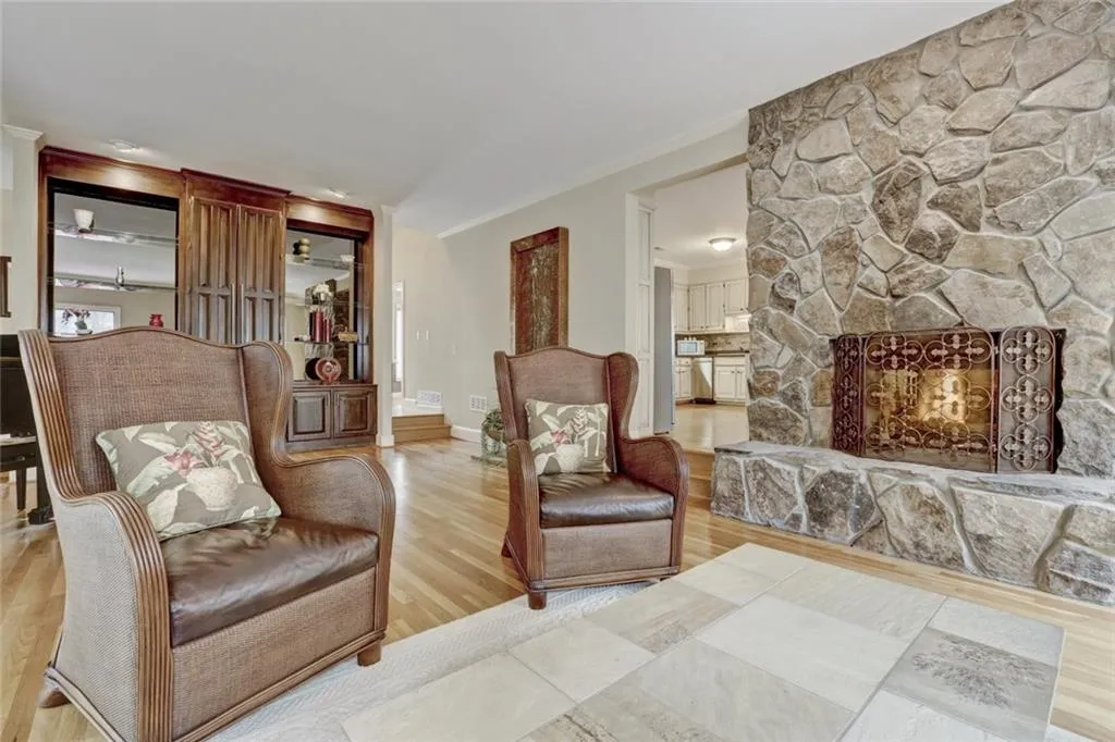 6 Heards Overlook Court, Sandy Springs, Georgia 30328, 5 Bedrooms Bedrooms, ,5 BathroomsBathrooms,Residential,Sold,6 Heards Overlook Court,5899845