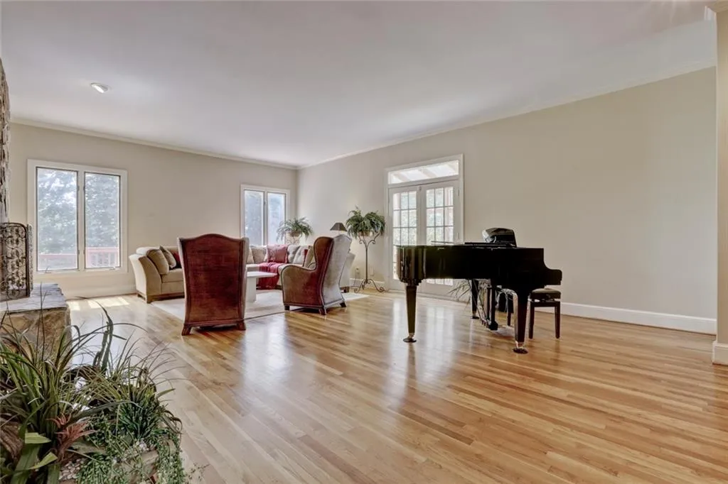 6 Heards Overlook Court, Sandy Springs, Georgia 30328, 5 Bedrooms Bedrooms, ,5 BathroomsBathrooms,Residential,Sold,6 Heards Overlook Court,5899845
