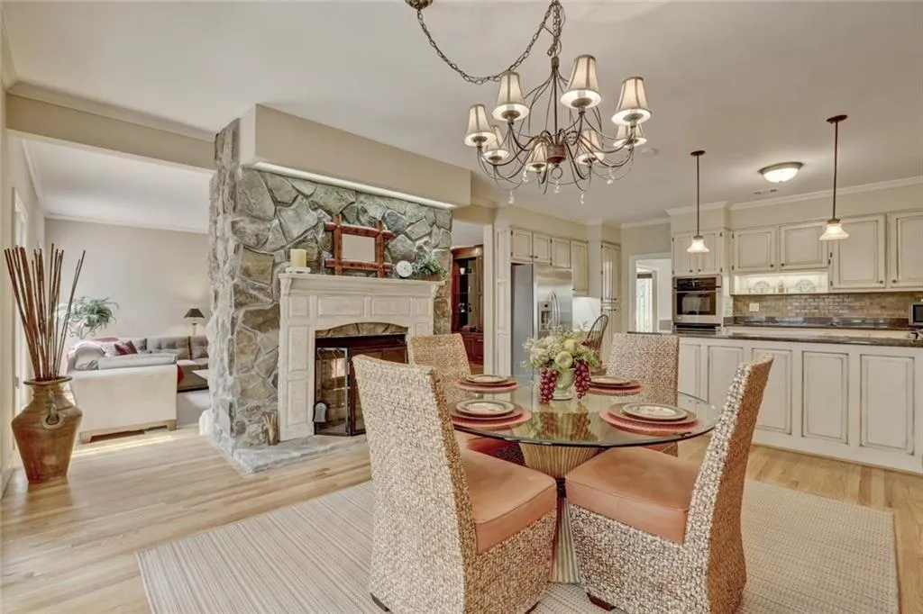 6 Heards Overlook Court, Sandy Springs, Georgia 30328, 5 Bedrooms Bedrooms, ,5 BathroomsBathrooms,Residential,Sold,6 Heards Overlook Court,5899845