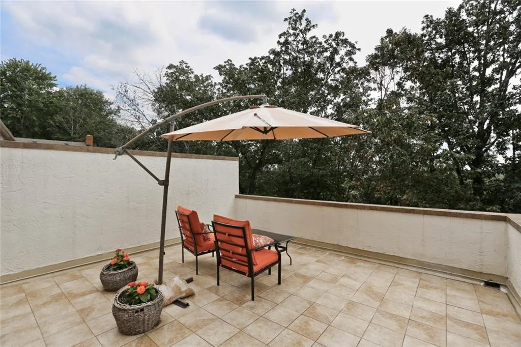 6 Heards Overlook Court, Sandy Springs, Georgia 30328, 5 Bedrooms Bedrooms, ,5 BathroomsBathrooms,Residential,Sold,6 Heards Overlook Court,5899845
