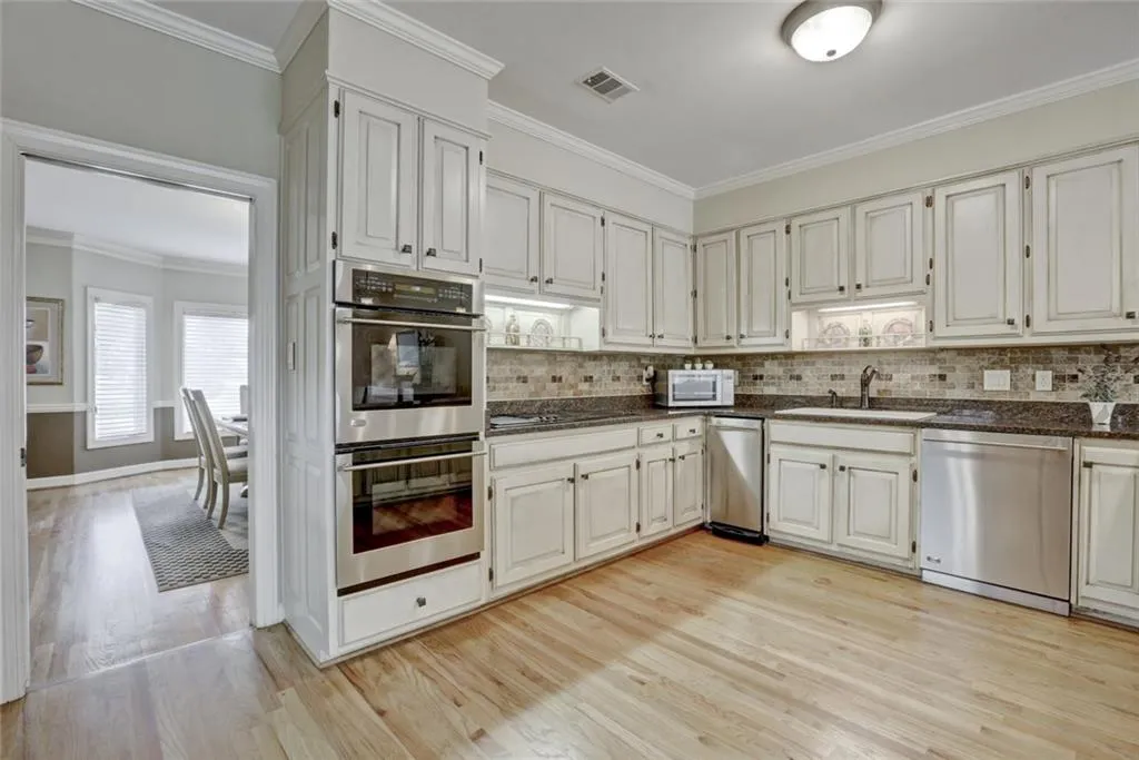 6 Heards Overlook Court, Sandy Springs, Georgia 30328, 5 Bedrooms Bedrooms, ,5 BathroomsBathrooms,Residential,Sold,6 Heards Overlook Court,5899845