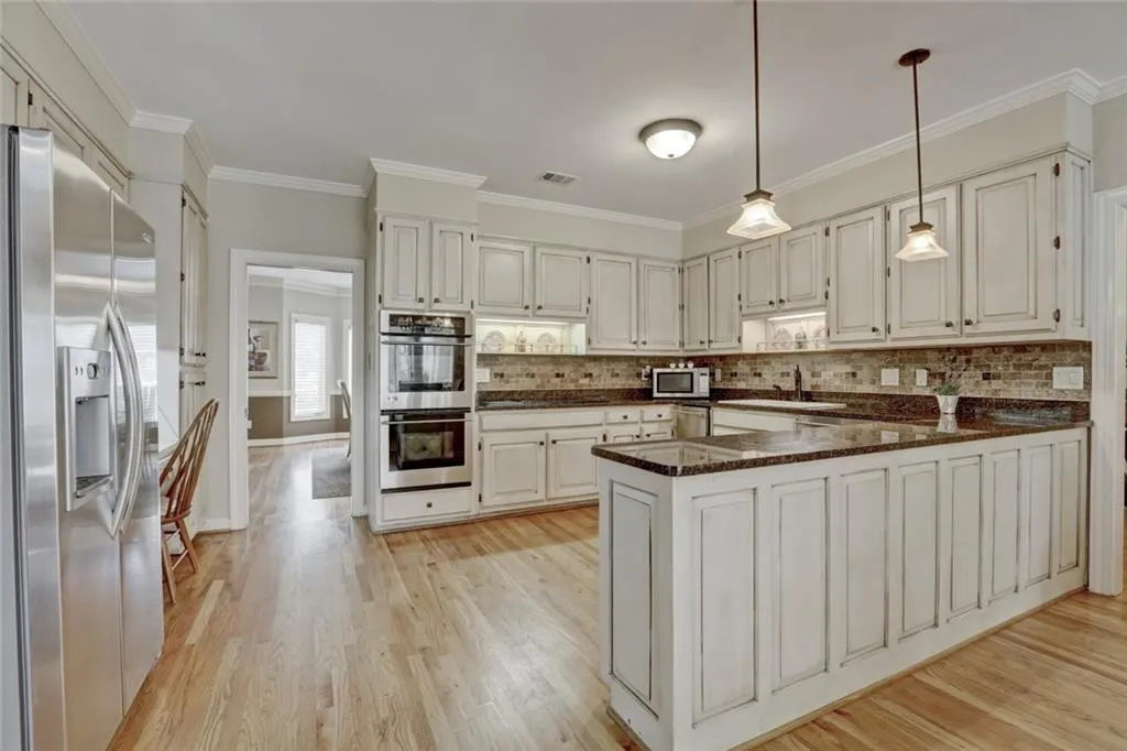 6 Heards Overlook Court, Sandy Springs, Georgia 30328, 5 Bedrooms Bedrooms, ,5 BathroomsBathrooms,Residential,Sold,6 Heards Overlook Court,5899845