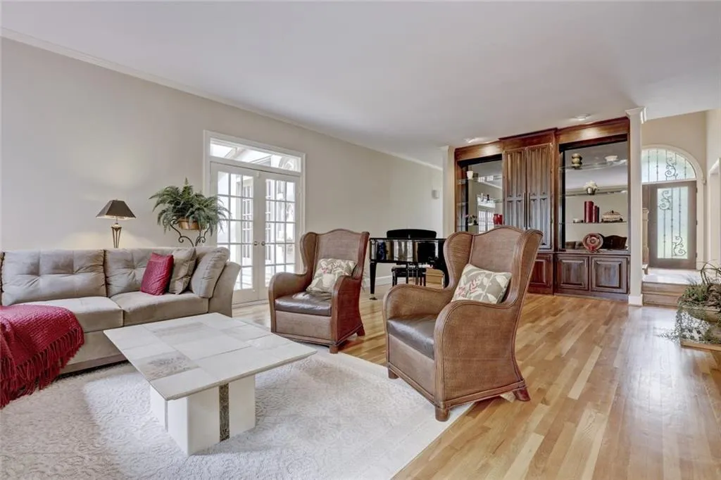 6 Heards Overlook Court, Sandy Springs, Georgia 30328, 5 Bedrooms Bedrooms, ,5 BathroomsBathrooms,Residential,Sold,6 Heards Overlook Court,5899845