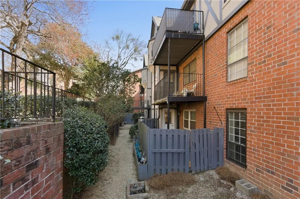 6851 Roswell Road Unit F15, Atlanta, Georgia 30328, 3 Bedrooms Bedrooms, ,2 BathroomsBathrooms,Residential,For Sale,6851 Roswell Road Unit F15,7725074
