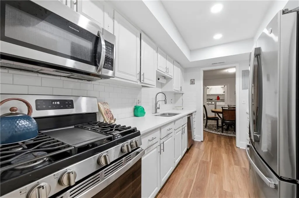 6851 Roswell Road Unit F15, Atlanta, Georgia 30328, 3 Bedrooms Bedrooms, ,2 BathroomsBathrooms,Residential,For Sale,6851 Roswell Road Unit F15,7725074