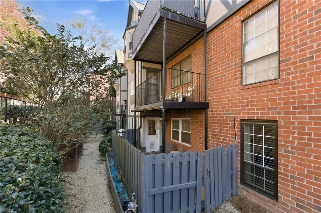 6851 Roswell Road Unit F15, Atlanta, Georgia 30328, 3 Bedrooms Bedrooms, ,2 BathroomsBathrooms,Residential,For Sale,6851 Roswell Road Unit F15,7725074