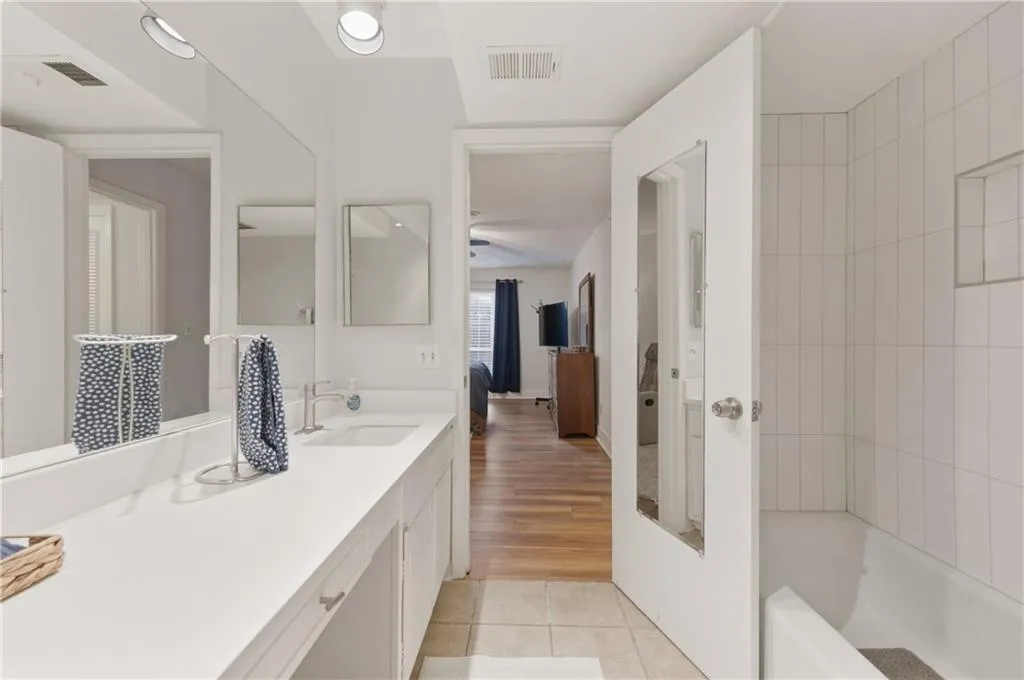 6851 Roswell Road Unit F15, Atlanta, Georgia 30328, 3 Bedrooms Bedrooms, ,2 BathroomsBathrooms,Residential,For Sale,6851 Roswell Road Unit F15,7725074