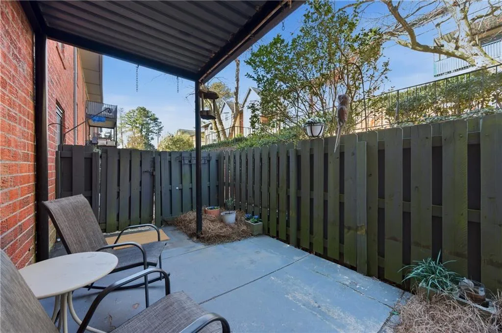 6851 Roswell Road Unit F15, Atlanta, Georgia 30328, 3 Bedrooms Bedrooms, ,2 BathroomsBathrooms,Residential,For Sale,6851 Roswell Road Unit F15,7725074