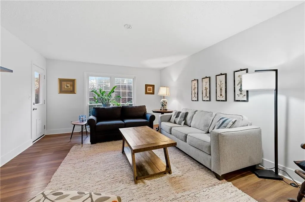 6851 Roswell Road Unit F15, Atlanta, Georgia 30328, 3 Bedrooms Bedrooms, ,2 BathroomsBathrooms,Residential,For Sale,6851 Roswell Road Unit F15,7725074