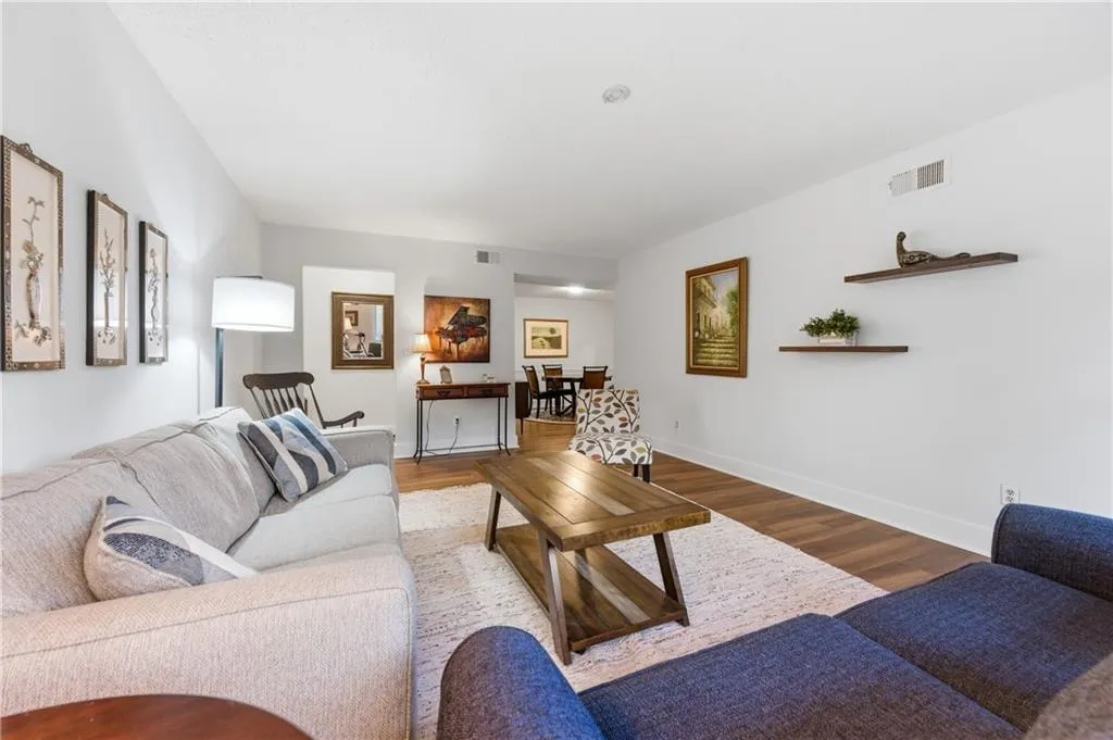 6851 Roswell Road Unit F15, Atlanta, Georgia 30328, 3 Bedrooms Bedrooms, ,2 BathroomsBathrooms,Residential,For Sale,6851 Roswell Road Unit F15,7725074