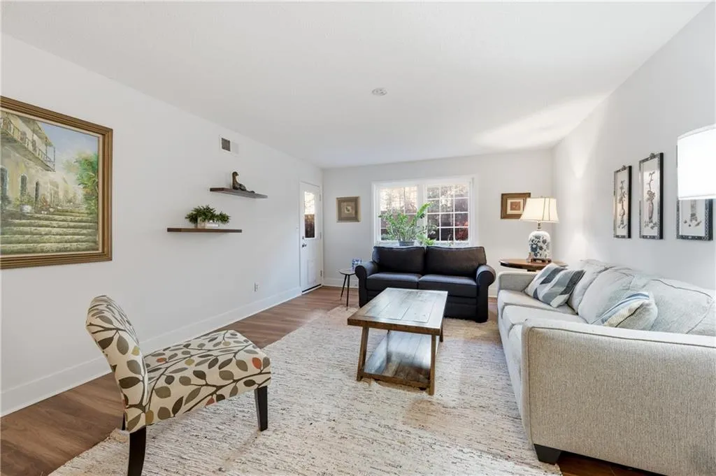 6851 Roswell Road Unit F15, Atlanta, Georgia 30328, 3 Bedrooms Bedrooms, ,2 BathroomsBathrooms,Residential,For Sale,6851 Roswell Road Unit F15,7725074
