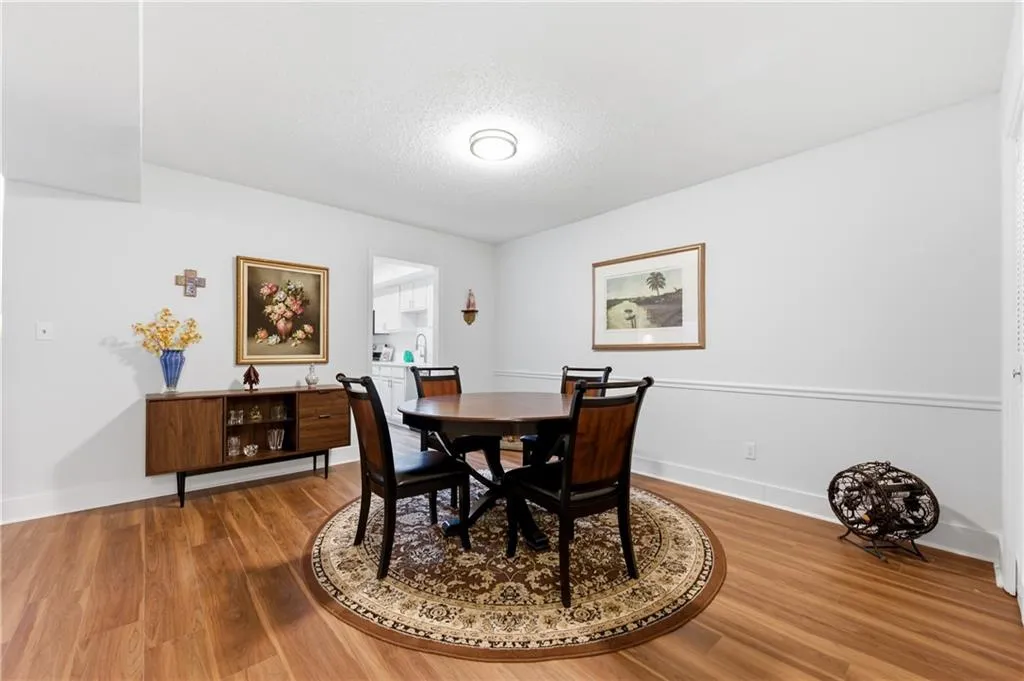 6851 Roswell Road Unit F15, Atlanta, Georgia 30328, 3 Bedrooms Bedrooms, ,2 BathroomsBathrooms,Residential,For Sale,6851 Roswell Road Unit F15,7725074