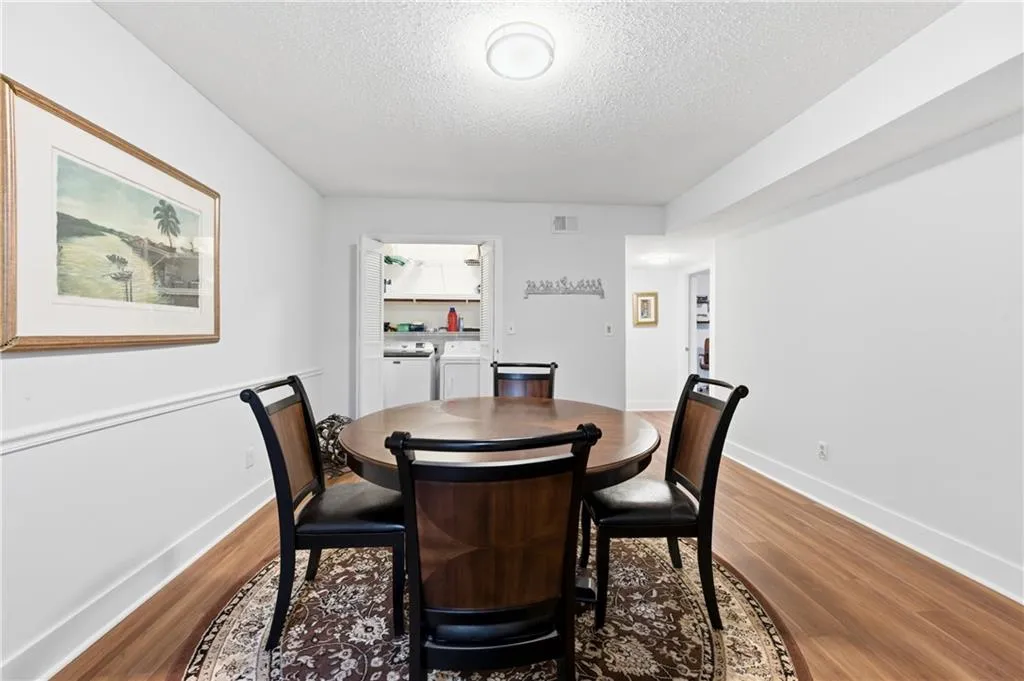 6851 Roswell Road Unit F15, Atlanta, Georgia 30328, 3 Bedrooms Bedrooms, ,2 BathroomsBathrooms,Residential,For Sale,6851 Roswell Road Unit F15,7725074