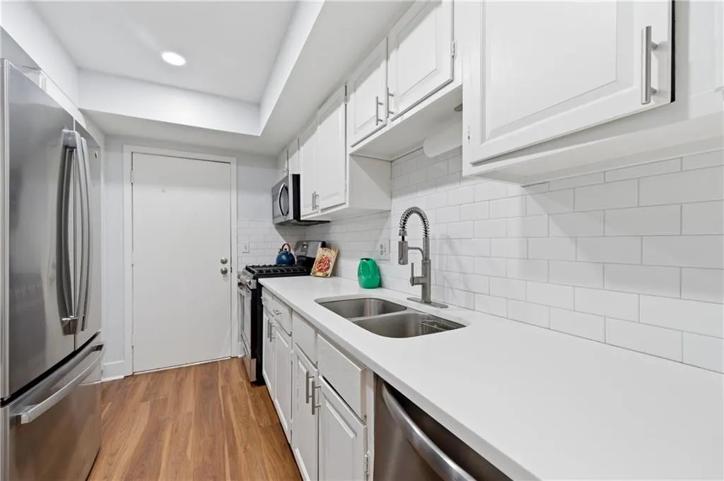 6851 Roswell Road Unit F15, Atlanta, Georgia 30328, 3 Bedrooms Bedrooms, ,2 BathroomsBathrooms,Residential,For Sale,6851 Roswell Road Unit F15,7725074