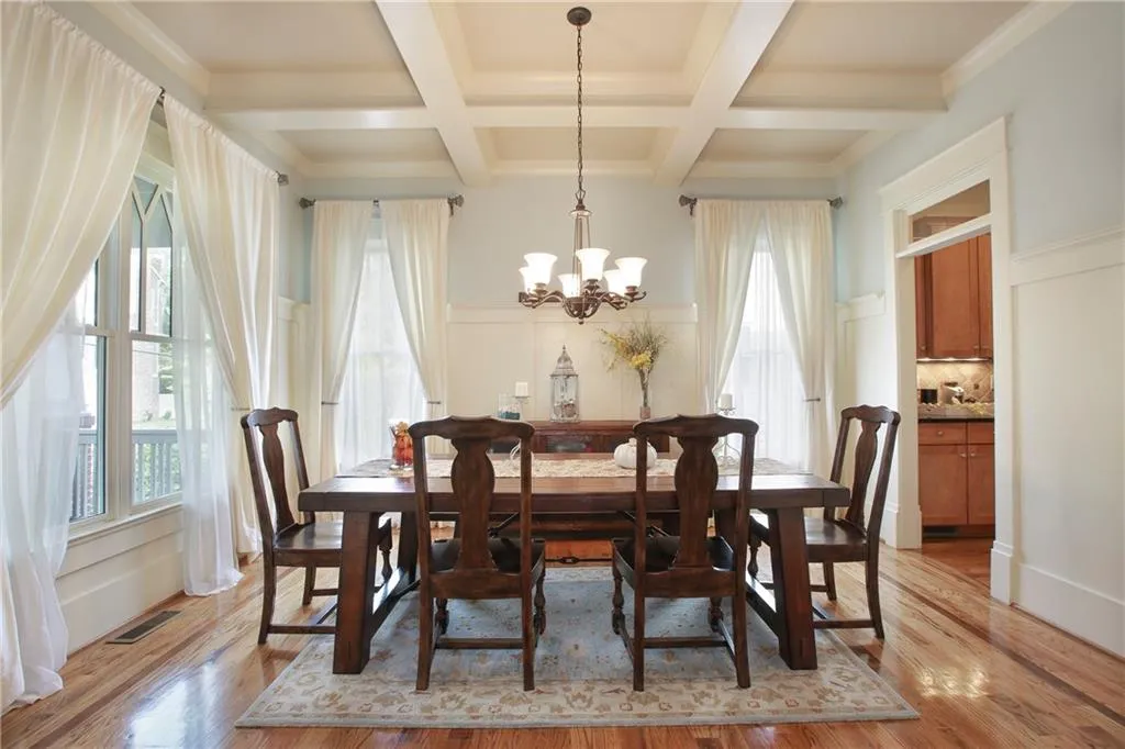 2629 Apple Valley Road Ne, Brookhaven, Georgia 30319, 5 Bedrooms Bedrooms, ,4 BathroomsBathrooms,Residential,Sold,2629 Apple Valley Road Ne,5772606