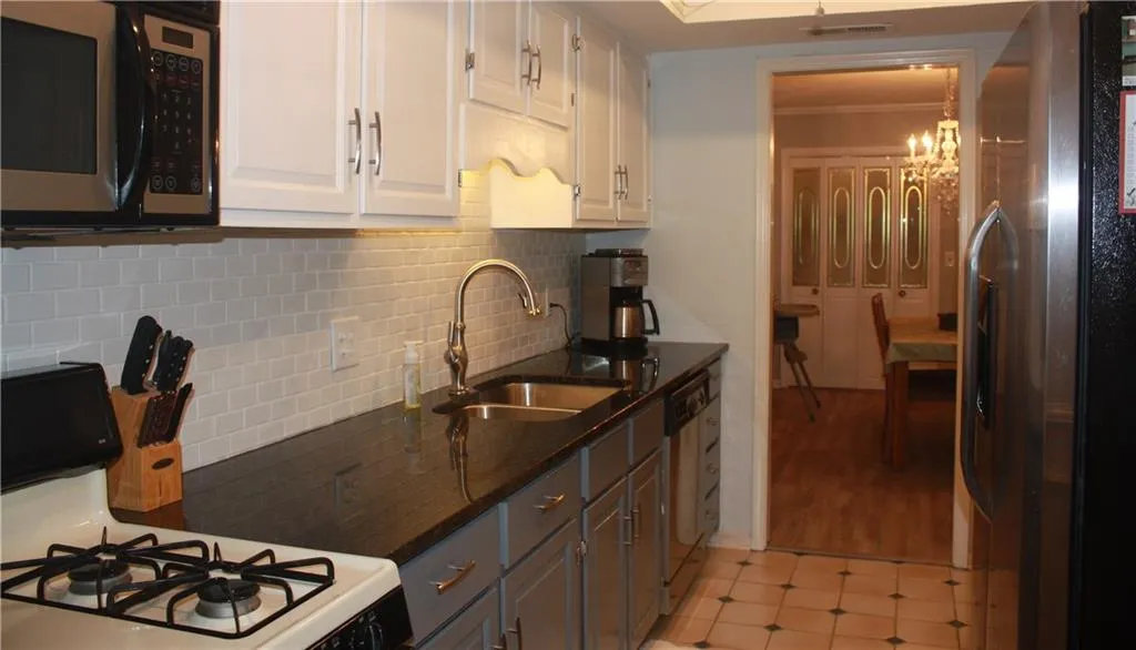 6851 Roswell Road Unit E-7, Atlanta, Georgia 30328, 3 Bedrooms Bedrooms, ,2 BathroomsBathrooms,Residential,Sold,6851 Roswell Road Unit E-7,5719224