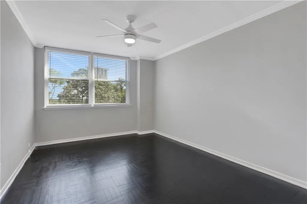 Unfurnished room with crown molding and ceiling fan