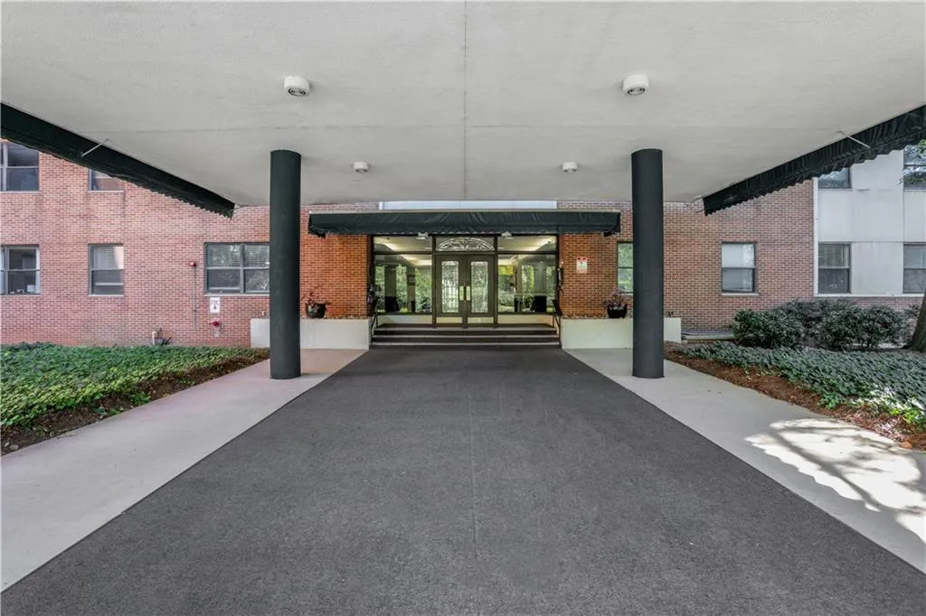 2965 Pharr Court South Nw Unit 809, Atlanta, Georgia 30305, 1 Bedroom Bedrooms, ,1 BathroomBathrooms,Residential,For Sale,2965 Pharr Court South Nw Unit 809,7661941