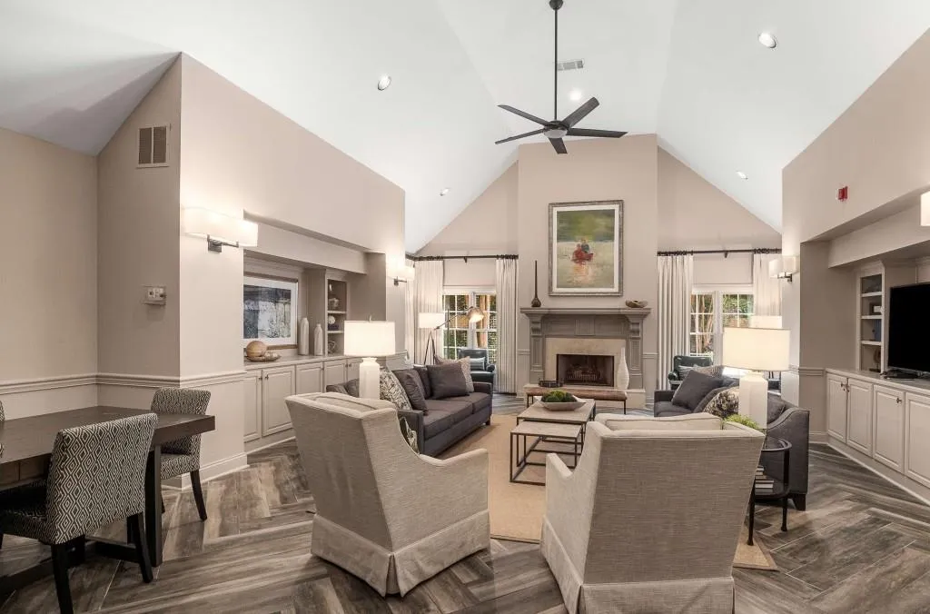 211 Colonial Homes Drive Nw Unit 2705, Atlanta, Georgia 30309, 2 Bedrooms Bedrooms, ,2 BathroomsBathrooms,Residential,For Sale,211 Colonial Homes Drive Nw Unit 2705,7687855