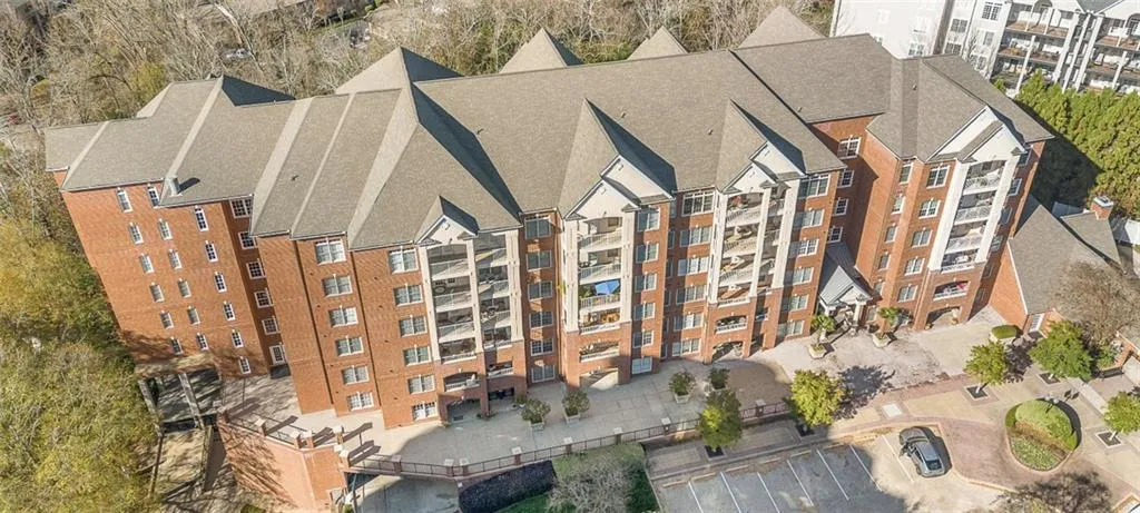 Bird's eye view of apartment complex