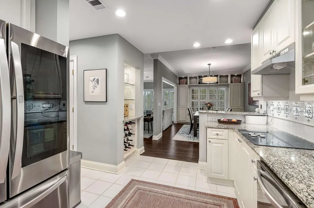 211 Colonial Homes Drive Nw Unit 2705, Atlanta, Georgia 30309, 2 Bedrooms Bedrooms, ,2 BathroomsBathrooms,Residential,For Sale,211 Colonial Homes Drive Nw Unit 2705,7687855