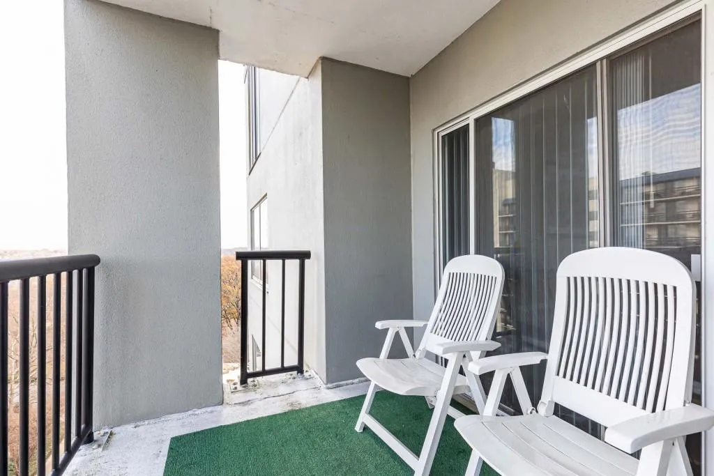 275 13th Street Ne Unit 1106, Atlanta, Georgia 30309, 1 Bedroom Bedrooms, ,1 BathroomBathrooms,Residential,For Sale,275 13th Street Ne Unit 1106,7634921