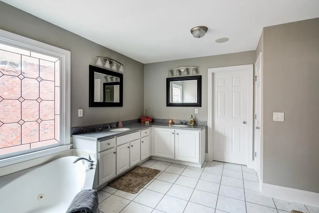 260 Wembley Circle, Sandy Springs, Georgia 30328, 6 Bedrooms Bedrooms, ,6 BathroomsBathrooms,Residential,Sold,260 Wembley Circle,5812866